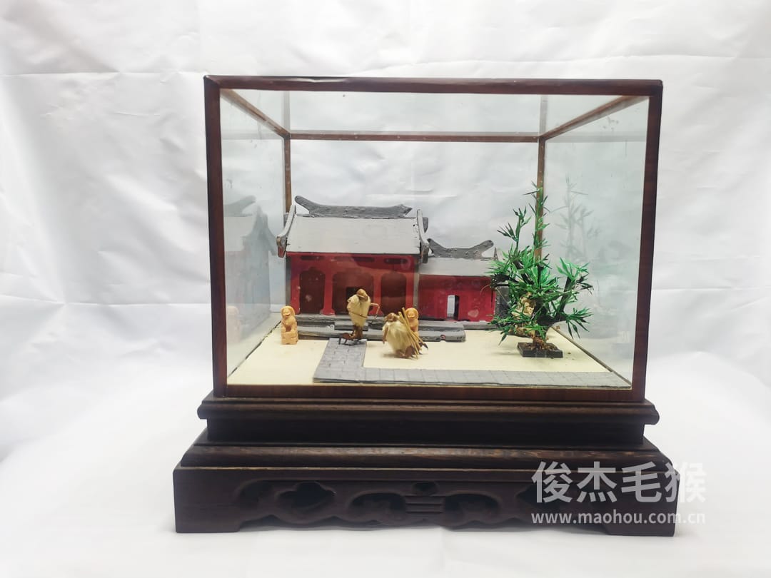 负荆请罪_大型北京毛猴作品_鸡翅木木托+方形玻璃罩1.jpg 负荆请罪_大型北京毛猴作品_鸡翅木木托+方形玻璃罩1.jpg