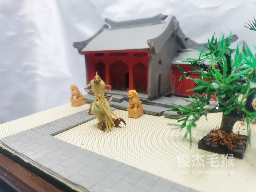 负荆请罪_大型北京毛猴作品_鸡翅木木托+方形玻璃罩3.jpg 负荆请罪_大型北京毛猴作品_鸡翅木木托+方形玻璃罩3.jpg