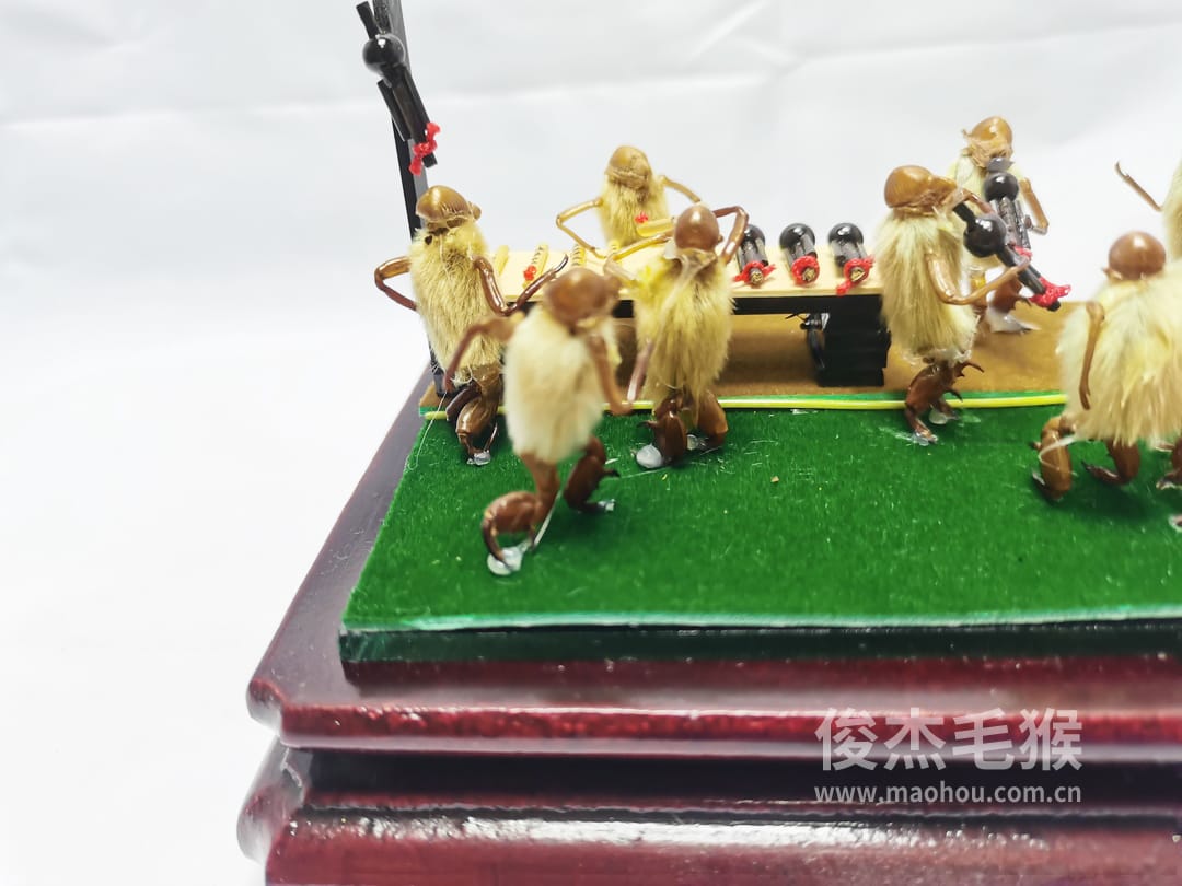 卖乐器_中型北京毛猴作品_压缩木木托+方形玻璃罩5.jpg 卖乐器_中型北京毛猴作品_压缩木木托+方形玻璃罩5.jpg